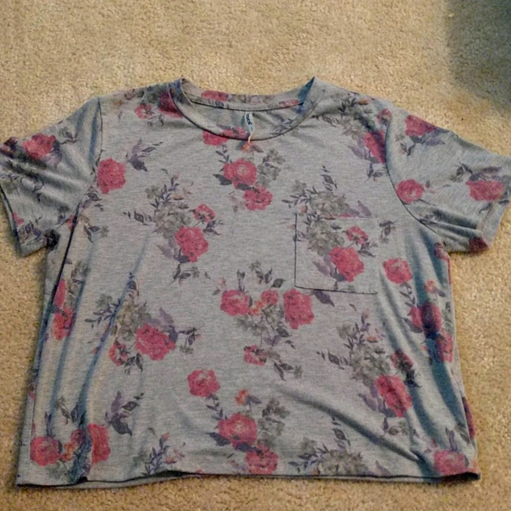 T-shirt style cropped top